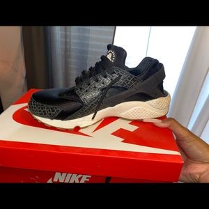 Women’s Nike Huarache